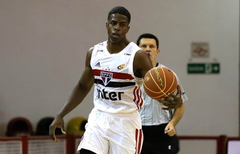 São Paulo FCさんのインスタグラム写真 - (São Paulo FCInstagram)「🏀 Grande vitória do #BasqueteTricolor na abertura da segunda fase do Campeonato Paulista. Na tarde desta segunda-feira (02), os são-paulinos superaram o Mogi Basquete por 100 a 63. Shamell, com 16 pontos, Bennett, com 14 pontos e quatro assistências e Lucas Mariano, com 14 pontos e oito rebotes, foram alguns dos destaques da equipe.  #BasqueteTricolor #VamosSãoPaulo 🇾🇪  📸 Rubens Chiri/saopaulofc.net」11月3日 7時10分 - saopaulofc