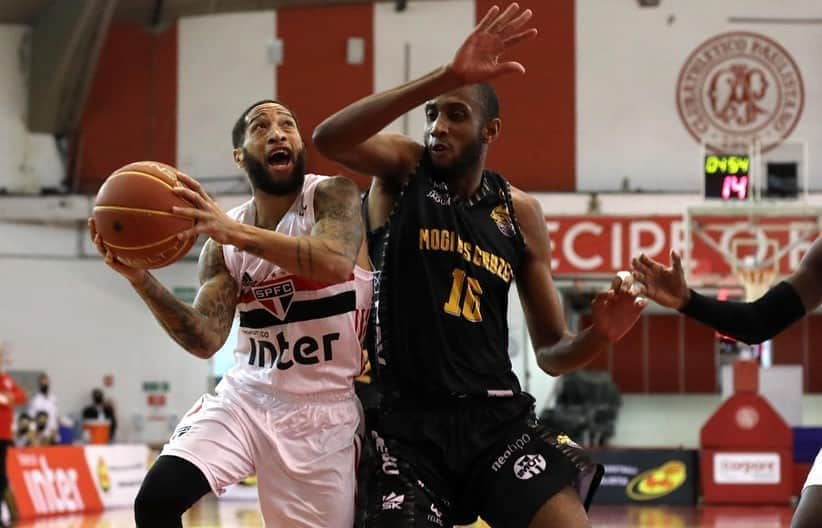 São Paulo FCさんのインスタグラム写真 - (São Paulo FCInstagram)「🏀 Grande vitória do #BasqueteTricolor na abertura da segunda fase do Campeonato Paulista. Na tarde desta segunda-feira (02), os são-paulinos superaram o Mogi Basquete por 100 a 63. Shamell, com 16 pontos, Bennett, com 14 pontos e quatro assistências e Lucas Mariano, com 14 pontos e oito rebotes, foram alguns dos destaques da equipe.  #BasqueteTricolor #VamosSãoPaulo 🇾🇪  📸 Rubens Chiri/saopaulofc.net」11月3日 7時10分 - saopaulofc