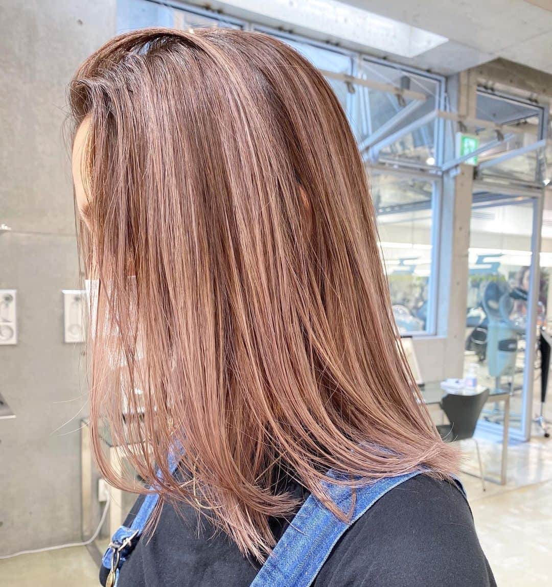 Sachiのインスタグラム：「Highlight + low base  . 定期的に入れているハイライト。 季節によって色味は絶妙に変えています。 Autumn Winter hair。 . #hair#girl#shima_sachi」