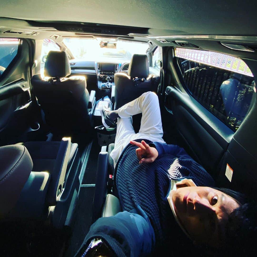 川崎麻世さんのインスタグラム写真 - (川崎麻世Instagram)「映画ロケの空き時間は車でスタッフが呼びにクルマで待とう🚙💦  #川﨑麻世 #川崎麻世 #アルファード #待ち時間 #ある家族」11月3日 7時41分 - mayokawasaki