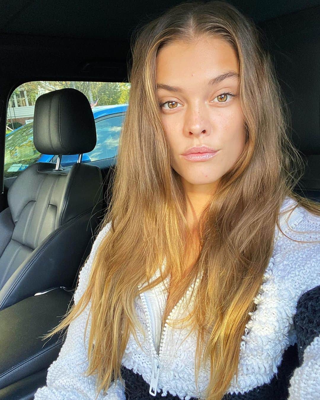 ニーナ・アグダルのインスタグラム：「You’ll be the first to know when I get my new whip. Still searching 🤓🚘👍」