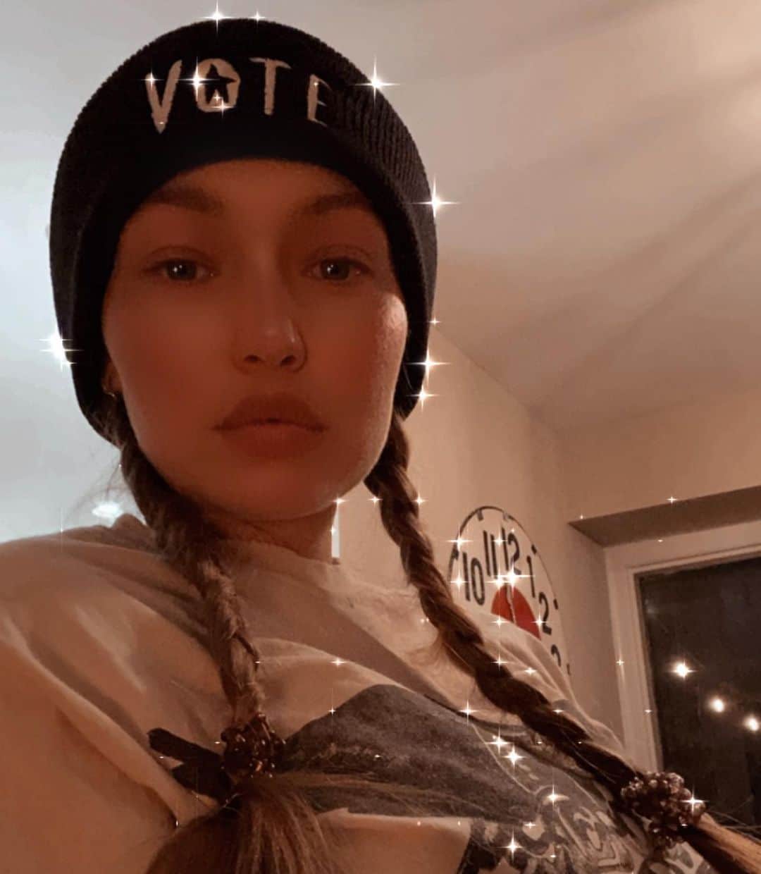 ジジ・ハディッドのインスタグラム：「PLEASE VOTE TOMORROW 🇺🇸」