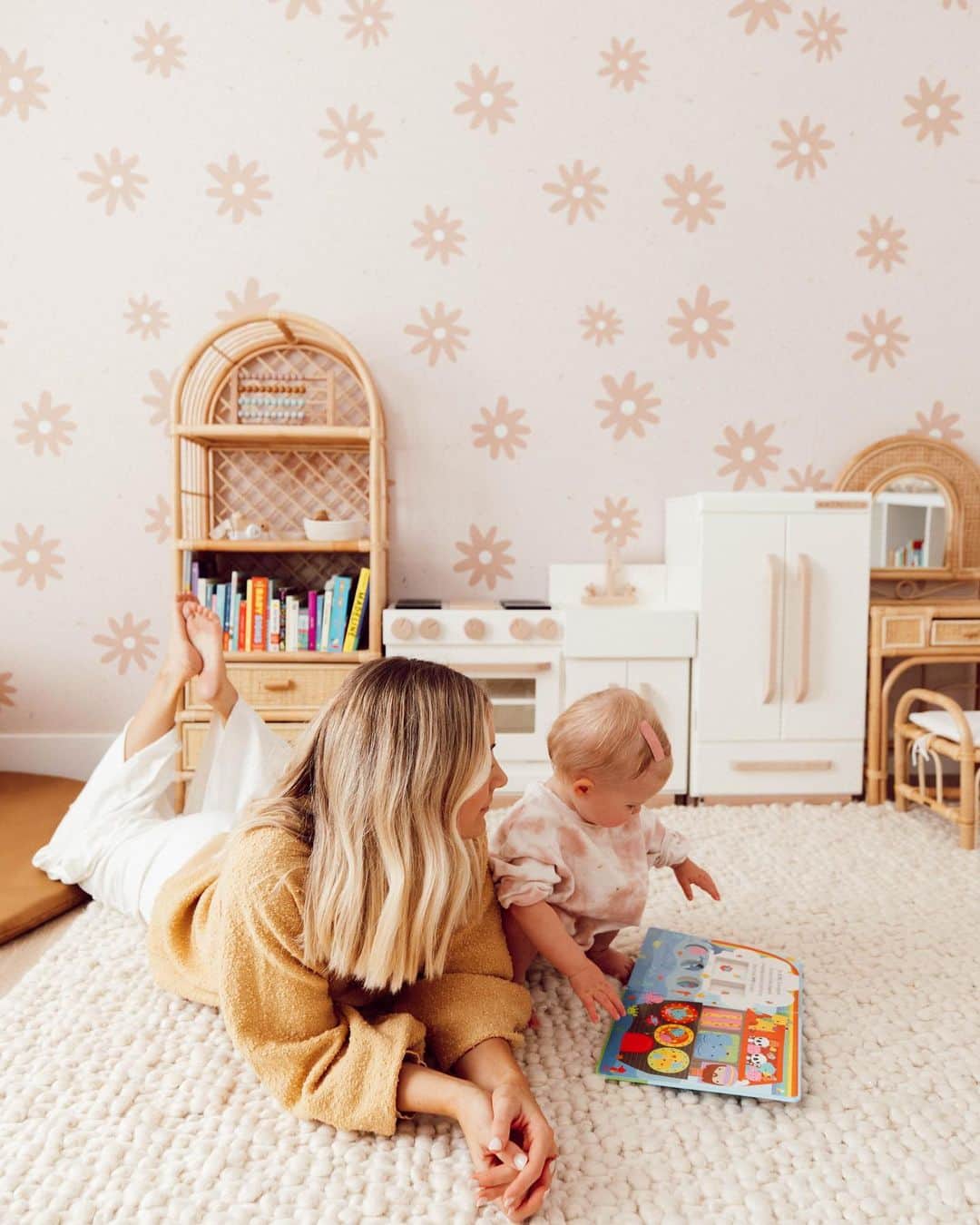 Aspyn Ovard Ferrisのインスタグラム：「Cove’s playroom reveal is up on my blog! Linked on my story with lots of pics and product links 💕🤗」
