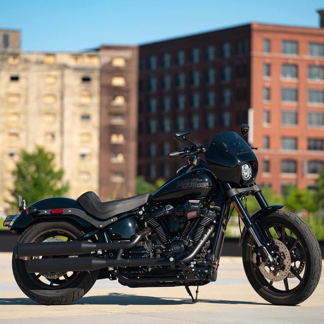 Harley-Davidsonさんのインスタグラム写真 - (Harley-DavidsonInstagram)「Bring your dream bike to life. Hit the link in our bio to customize your ride. #HarleyDavidson #HDLowRiderS」11月3日 8時01分 - harleydavidson
