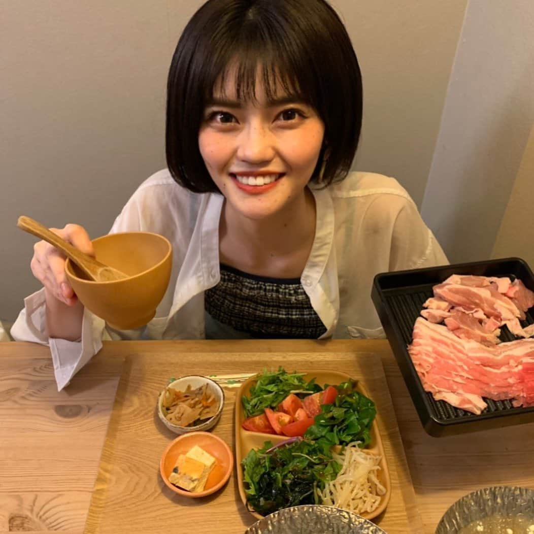 追田菜々花さんのインスタグラム写真 - (追田菜々花Instagram)「「あなたは今日、何を食べますか？」 食欲の秋… やばい… 食欲旺盛すぎてやばい… というときは、お野菜バイキングで罪悪感なくモグモグしようよ〜（＾Ｏ＾） どうせなら綺麗になれるものでお腹いっぱいになろっと💮💮💮  #都野菜賀茂 #都野菜 #食べ放題 #野菜たっぷり #京都の野菜ビュッフェ #サラダバー #農家さんと繋がりたい #農家 #健康食 #健康食品 #栄養 #栄養バランス #栄養学 #体に優しいごはん #体にいいもの #体にいいこと #おいしさと健康 #食欲の秋 #おなかいっぱい #おばんざい #おばんざいランチ #京都グルメ #京都ランチ #京都ディナー #京都おばんざい #野菜ンスタグラム #いっぱい食べる君が好き #満腹 #満腹満足 #満腹中枢崩壊」11月3日 8時01分 - mcr2020_01on