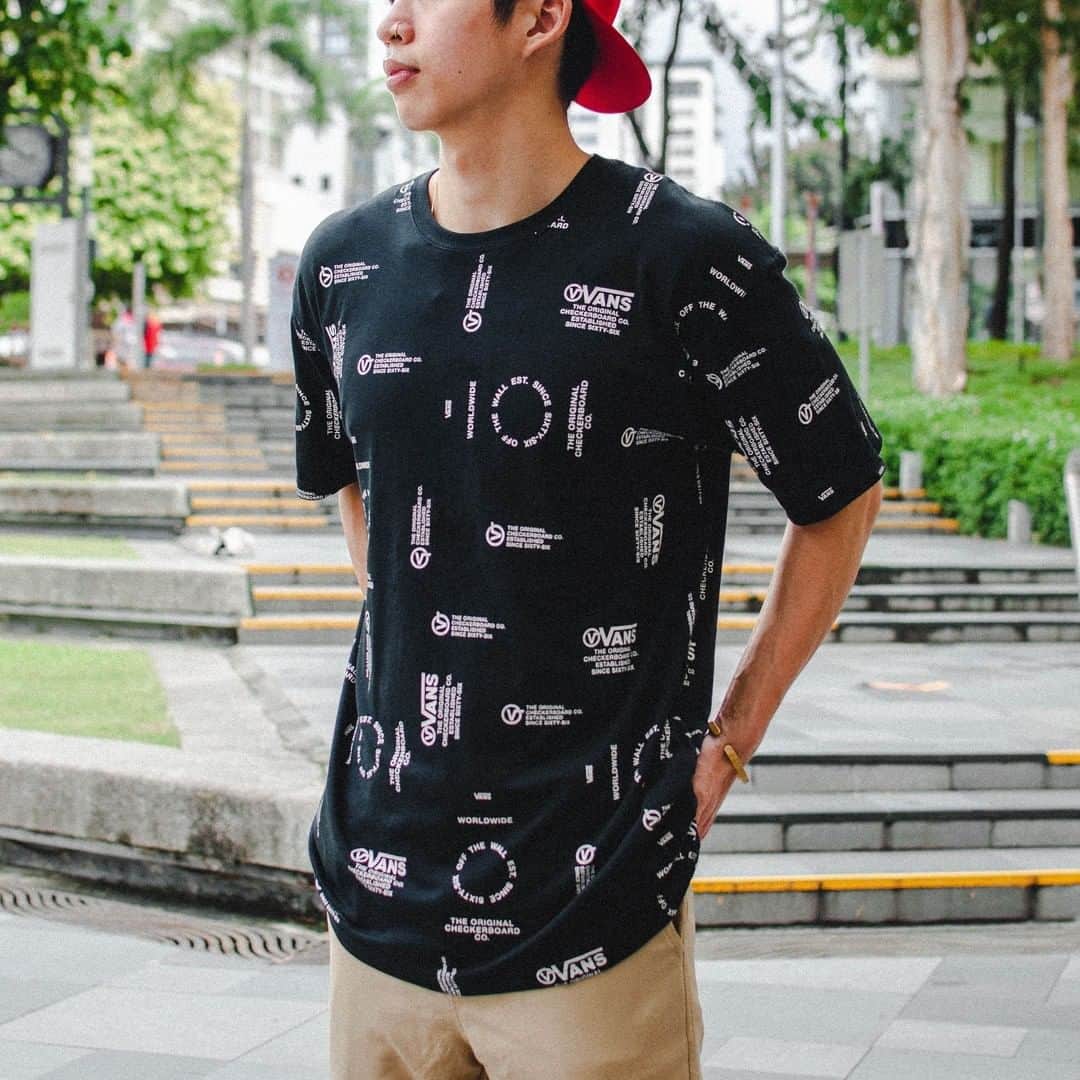 Vans Philippinesさんのインスタグラム写真 - (Vans PhilippinesInstagram)「Stay comfortable in the Vans Distortion Allover Print tee. Available at a Vans store near you.」11月3日 19時05分 - vansphilippines