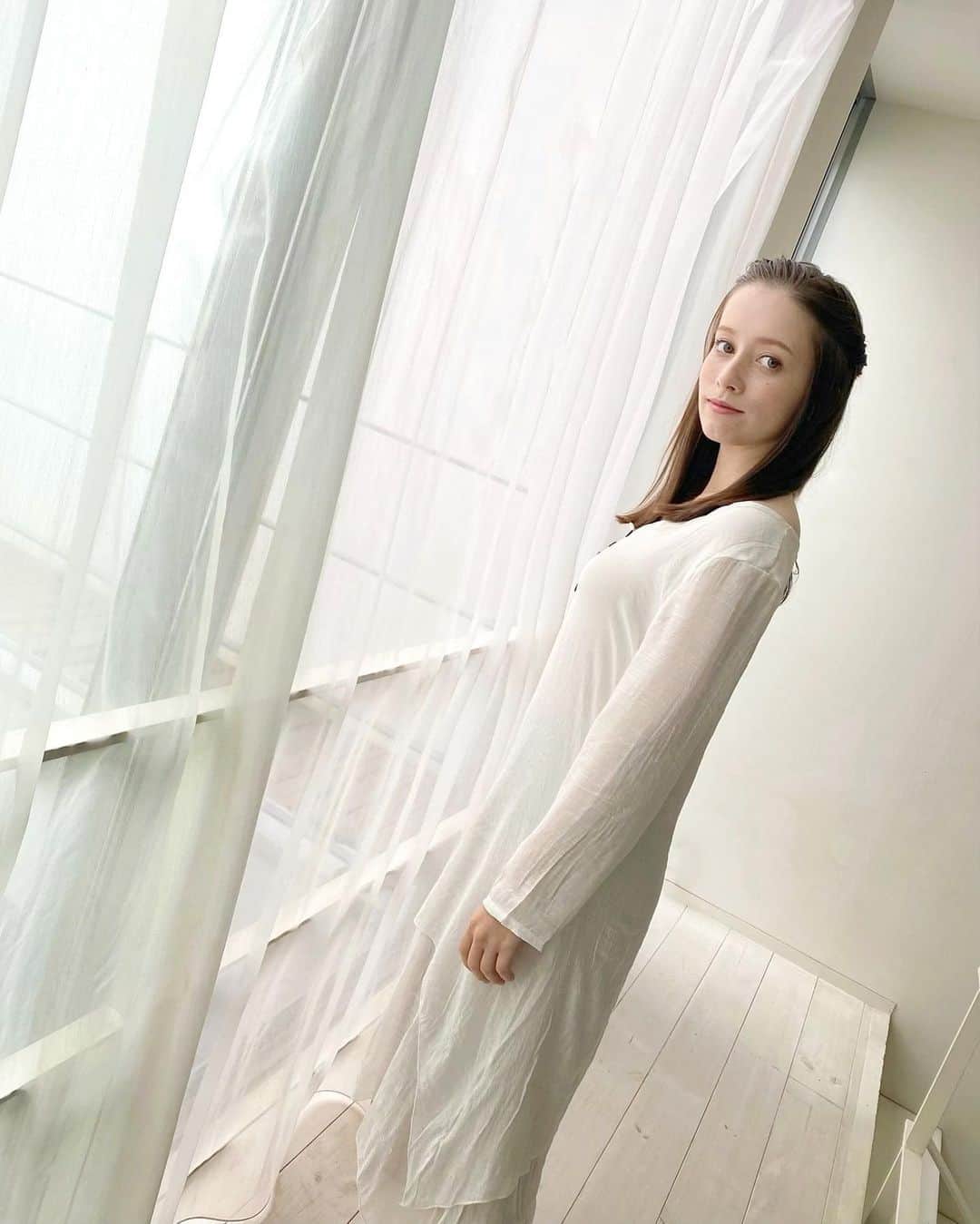 ドーキンズ英里奈のインスタグラム：「さつえい📷 ⠀ 新しくCM撮影してきました◎ 完成が楽しみです😊 ⠀ ⠀ ⠀ ⠀ #cm撮影#撮影#ナチュラル」