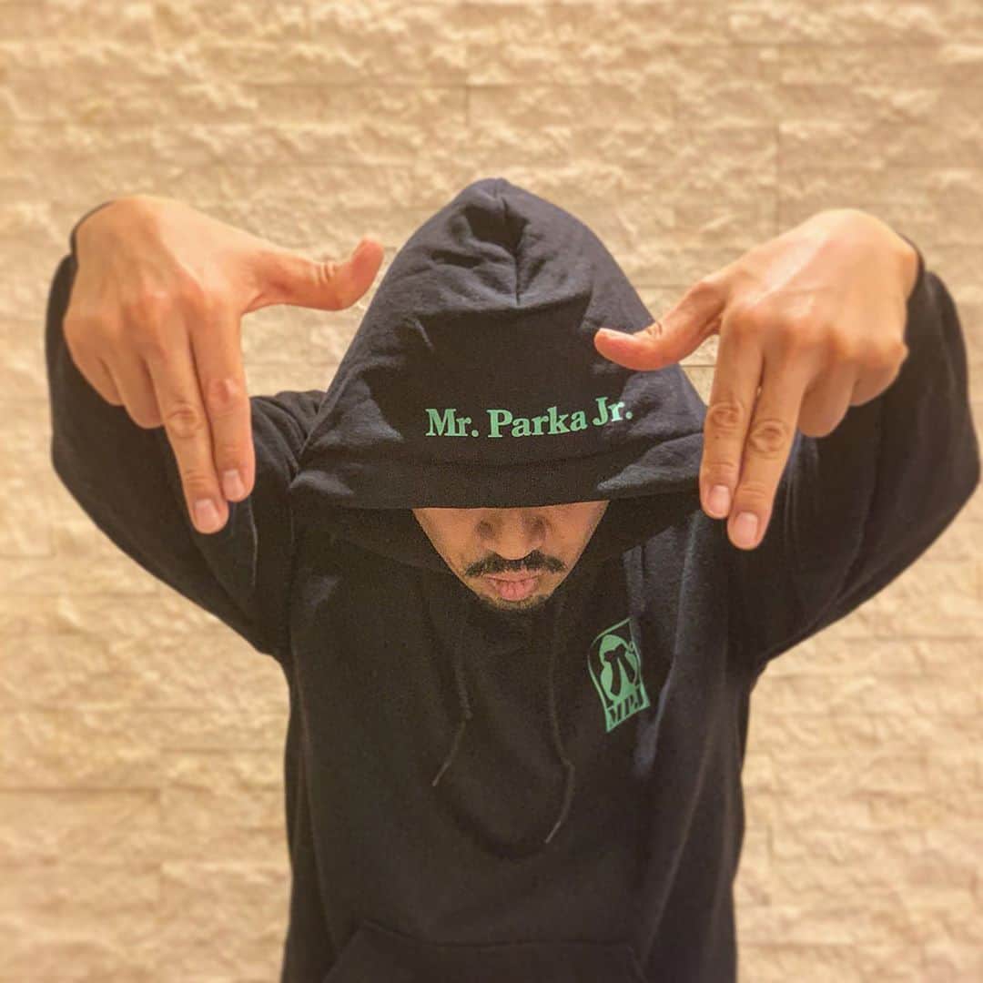 百瀬俊介のインスタグラム：「俺がMr,Parka Jr.😂😂😂 チョコプラ松尾さん！ かっけーパーカーをありがとう🙌🙌🙌 被れ被れ被れ〜 Mr,parka Jr🔥🔥🔥 #mrぱーかーjr #mrparkajr #タートルネック #チョコプラ #チョコプラ松尾」