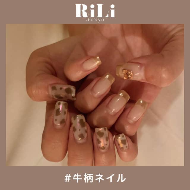のインスタグラム：「【牛柄ネイル】🐄でおしゃれ上級者さんに💅⁣ ......⁣ ドットやレオパードのネイルはやったことある...って子におすすめしたいのが【牛柄ネイル】🐄牛柄と聞くとちょっと派手なイメージもあるかもしれないけどちょっと工夫するだけでかわいらしくもなるの❣️⁣ ホワイトやベージュ、ピンクをベースにすればふんわりした牛柄ネイル🐄が完成するよ🧚‍♀️今の時期はブラウンやボルドーと合わせると秋っぽに🙆‍♀️🍂✨⁣ まわりと差をつけたいおしゃれさんには、爪の先だけにデザインしてみたりマットがおすすめ✨おしゃれなネイルをして気分を上げてみてね🌈⁣ ❣❣❣❣❣⁣ サイトやSNSで掲載させていただくお写真募集中😘📸⁣ かわいいコーデやアイテム、注目スポットなどが撮れたら、ハッシュタグ→#rili_tokyo  を付けて投稿❗⁣ ．⁣ Special Thanks💋 Photo by⁣ @una_treat2⁣ @_1114829⁣ @mgne___1281c⁣ @isxxnxsae⁣ @haruna_parkbytokyo⁣ @niiiiina.oo⁣ @risae_1025⁣ @iam_ove00⁣ @aymmiu⁣ ．⁣ #牛柄ネイル#ネイル#ネイルデザイン#セルフネイル#冬ネイル#アニマル柄#フレンチネイル#マットネイル #rili_tokyo #おしゃれさんと繋がりたい #お洒落さんと繋がりたい #ファッション #패션스타그램 #ootd #outfit」
