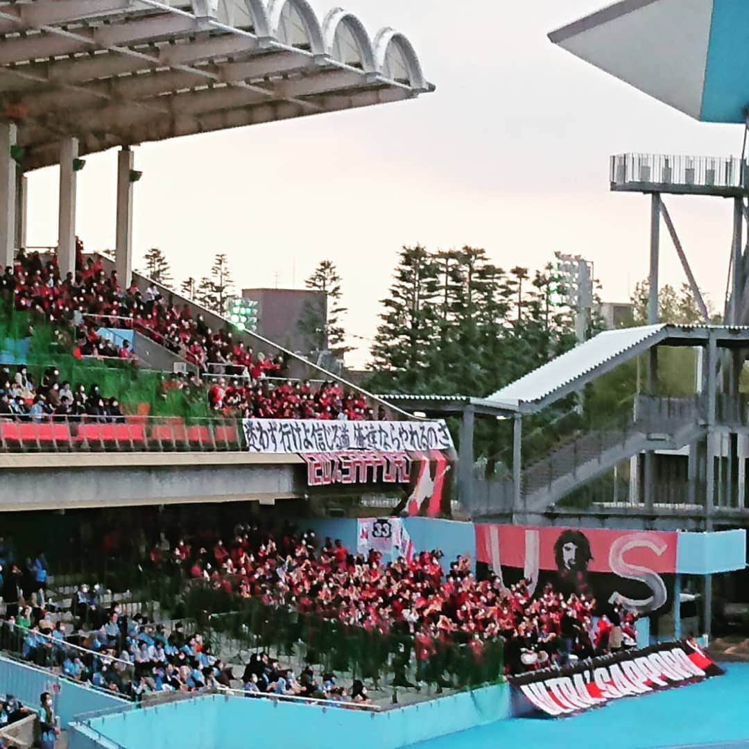 中島静佳さんのインスタグラム写真 - (中島静佳Instagram)「祝コンサドーレ札幌✨ 今シーズン初観戦でした！首位独走中のフロンターレが相手だったので、この勝ちは本当に嬉しいな(^^)良い試合でした。感動しています🍀#ありがとうコンサドーレ #おめでとう#コンサドーレ札幌 #中島静佳 #北海道大好き#札幌大好き」11月3日 18時13分 - shizuka617nakajima