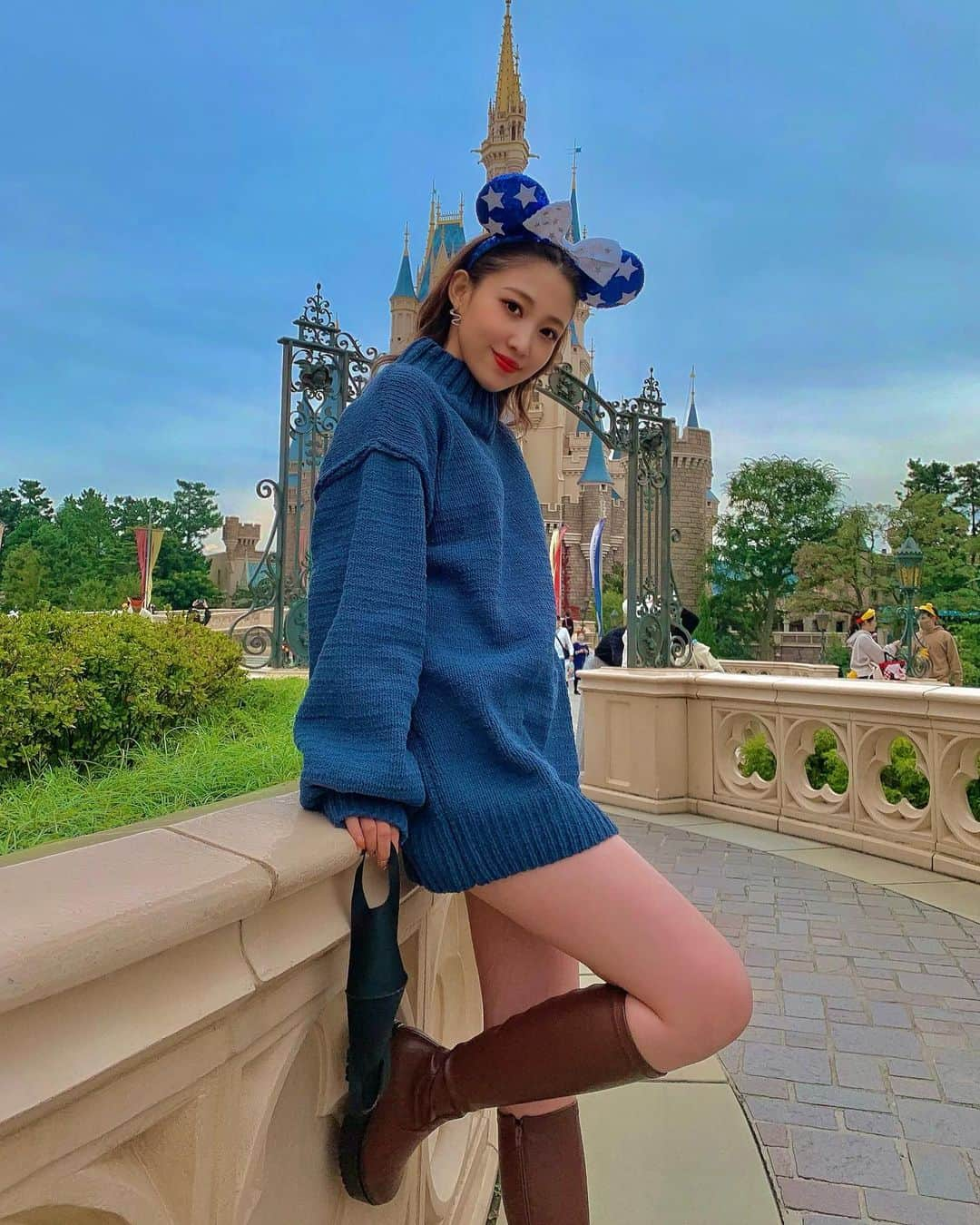 RINAさんのインスタグラム写真 - (RINAInstagram)「こないだ行ったばっかなのにもう行きたい🐭🏰 ・ なぁんだか髪の毛明るくしたくなってきたなぁ💇‍♀️ たまさんにトリートメントしてもらったばっかりだけど アンク予約しよーっと🥱🥱💭 何色にしようかなぁぁあんんん @tamako_tamako  ・ #cyberjapandancers #cyberjapan #cjd_rina #サイバージャパンダンサーズ #サイバージャパン #ディズニー #disney」11月3日 18時27分 - cjd_rina