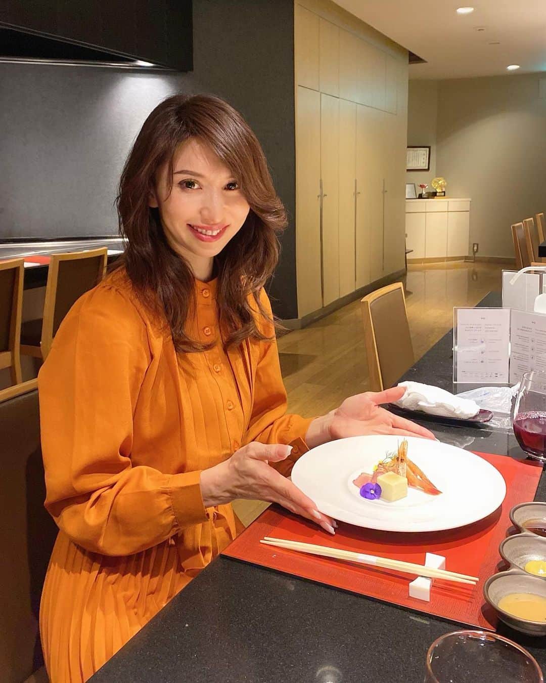 sachi♡さんのインスタグラム写真 - (sachi♡Instagram)「♡_  こんばんは🌙  先日GOTOを使って家族で神戸に行って来ました♡  ディナーはやっぱりな鉄板焼き🥩🍽  大好きなフォアグラも堪能して ヒマラヤの岩塩が美味しくて お肉に付けてお腹いっぱい食べたら 翌朝ありえないくらい目が浮腫んでいて💦  大切な日だったので本当に焦りました😂  ホテルのお部屋から見えたブルームーンが とっても綺麗な夜でした🌕  #gotoキャンペーン #gotoトラベルキャンペーン#gotoeatキャンペーン #家族旅行 #旅行 #神戸 #神戸ディナー #神戸グルメ #鉄板焼き #グルメな人と繋がりたい #きれいめコーデ #プチプラコーデ #ママコーデ #おちびコーデ #Sサイズコーデ #低身長コーデ #お洒落さんと繋がりたい #40代コーデ #50代コーデ #アラフォーコーデ #アラフィフコーデ #アラフィー #jマダムのおしゃれ #大人女子 #美魔女 #美容モデル #ミセスモデル #読者モデル」11月3日 18時51分 - nail_salon_felice04