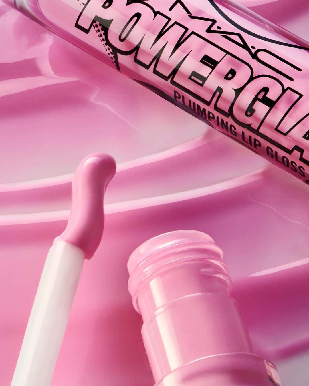 M∙A∙C Cosmetics Japanのインスタグラム：「【発売まであと3日！】 ひと塗りでボリューム感・輝き・潤いを叶えるプランピング リップ グロスが登場✨ ㅤ 唇をなめらかにコーティングし、シアーな色合いがさらにリップを美しく引き立てます💋 #MACPowerglass #MACパワーガラス ㅤ ■パワー ガラス プランピング リップガラス 全18色（うち6色公式オンライン先行販売中） 税込3,300円 ㅤ *11月6日(金) 午前10時 公式オンラインショップにて発売予定。システムの影響により、発売が多少前後する可能性がございます。何卒ご了承ください。 *11月6日(金) 全国発売 ㅤㅤ #MACCosmeticsJapan #MACCosmetics #MAC #MACコスメ #マックコスメ #コスメ #コスメレポ #化粧品 #デパコス #コスメ部 #コスメマニア #メイク好き#メイク道具#美容大好き#美容好き#メイクプロセス#トレンドメイク#夏メイク#メイクテク#MACリップ#リップ#リップメイク #リップケア#リップグロス#ボリューム#ぷっくり#マットリップ#リップマニア」