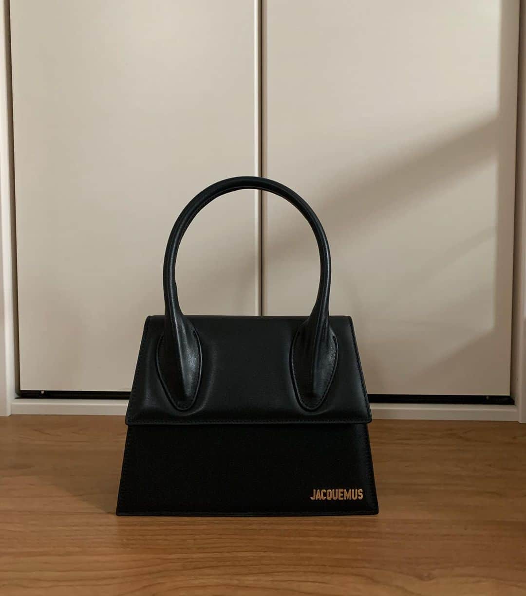 山崎まきこのインスタグラム：「@jacquemus 🖤」