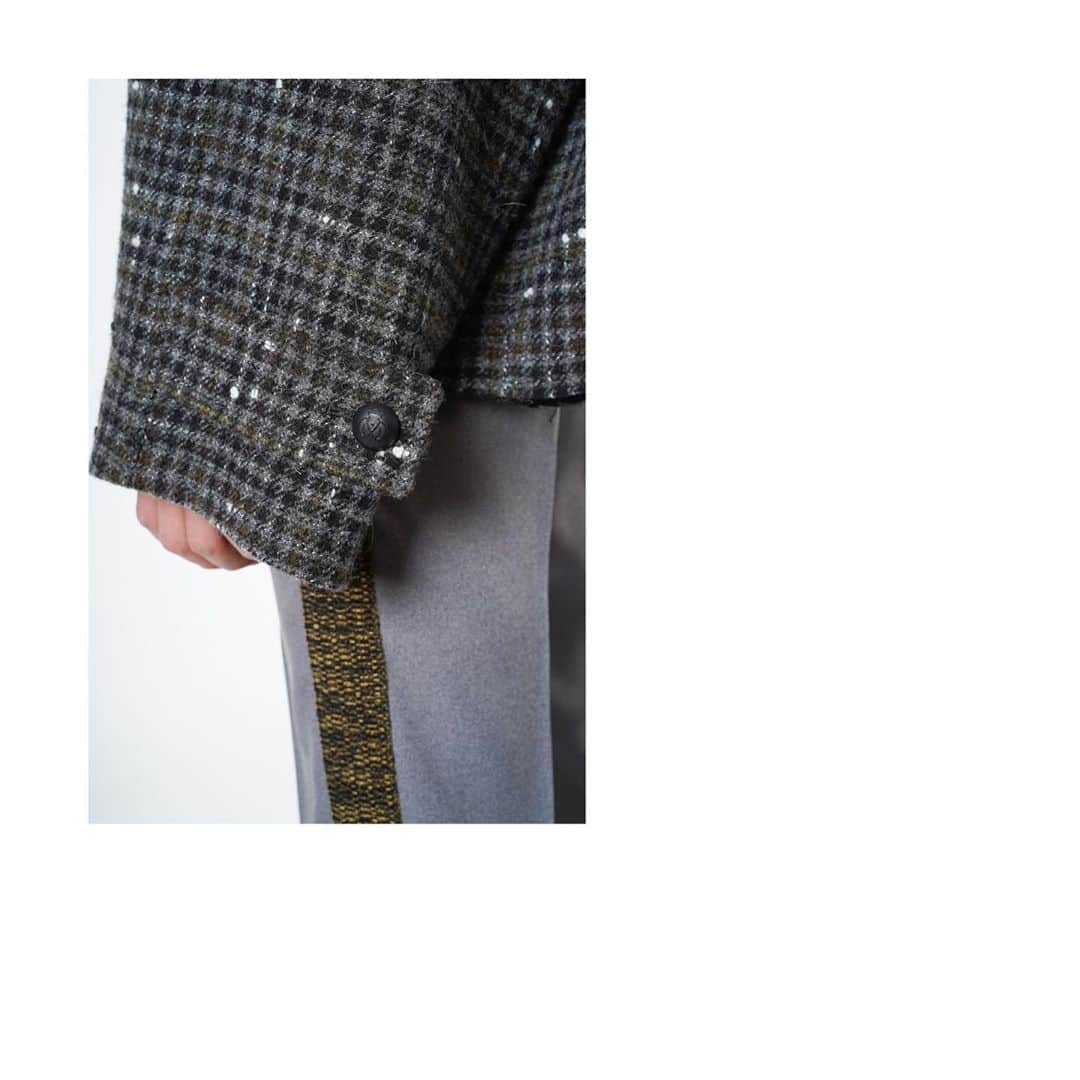 アンドレアポンピリオのインスタグラム：「THE NEW SICARIO TROUSERS WITH ELASTICATED WAISTBAND AND SIDE BANDS DETAIL.  100% MADE IN ITALY EXCLUSIVELY AVAILABLE AT INSTAGRAM SHOP AND AP SUPERMARKET (link in bio)  #AndreaPompilio #LoveMeForeverOrNever #menswear #FW20 #Milano #MadeInItaly」