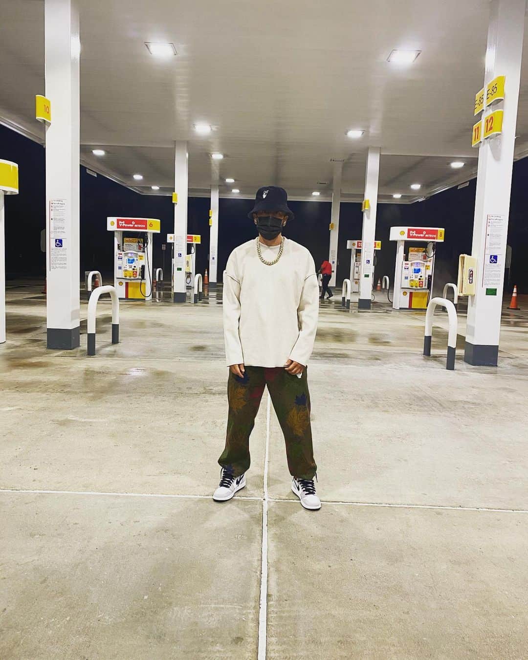 ヤンデルのインスタグラム：「Buenas noches! ⛽️💦」
