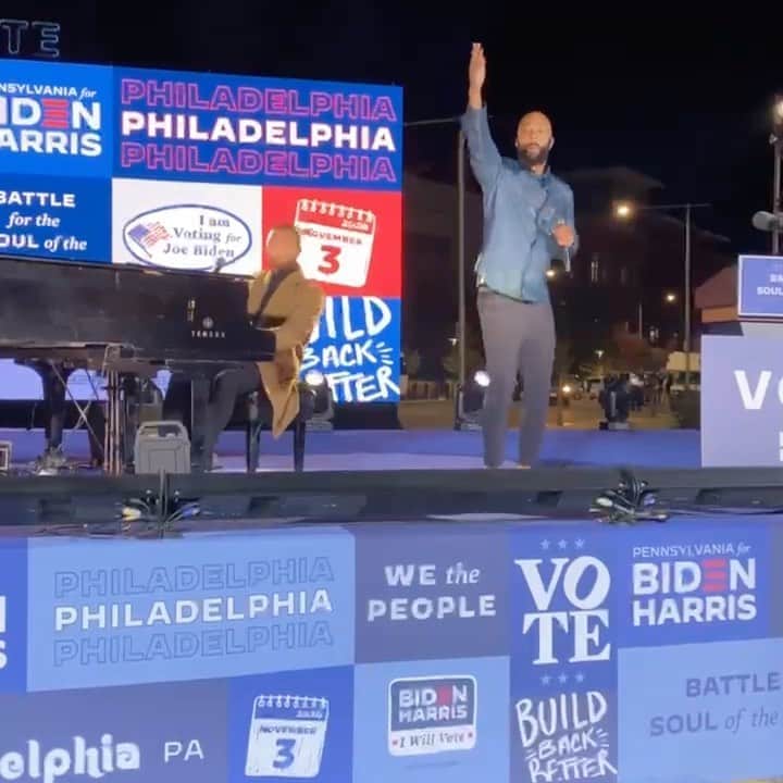 コモンのインスタグラム：「Just performed #GLORY with my brother @JohnLegend at the Final @JoeBiden and @KamalaHarris Rally on Election Eve in Philly. Vote tomorrow. Let’s make history. God is Great.」
