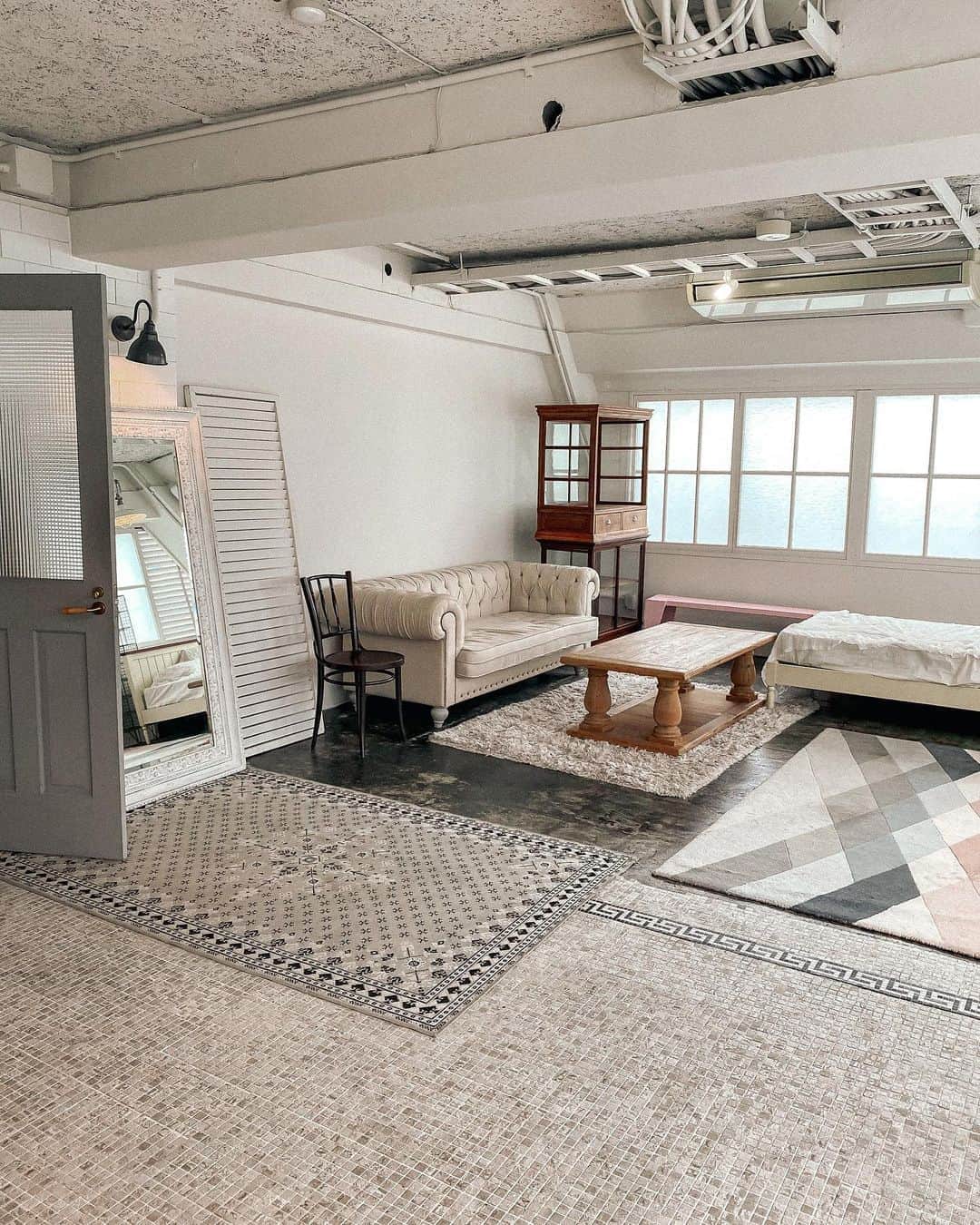 Manamiのインスタグラム：「🚪🪑🛋🛏」