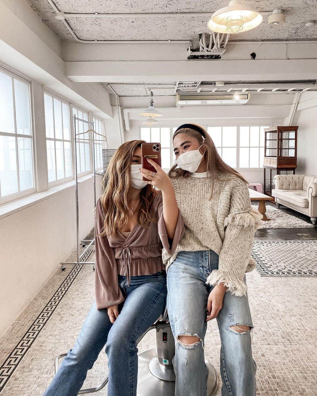 Manamiのインスタグラム：「🤳🏼💗💗 珍しくselfie📱 昨日は @rino416 と1日カフェで撮影の日📸 たまにさせて頂くカメラマンのお仕事も 大大大好き😩✨ めちゃめちゃ楽しかったぁ☺️💗💗💗 またrinoと一緒にお仕事したいなぁ💕」