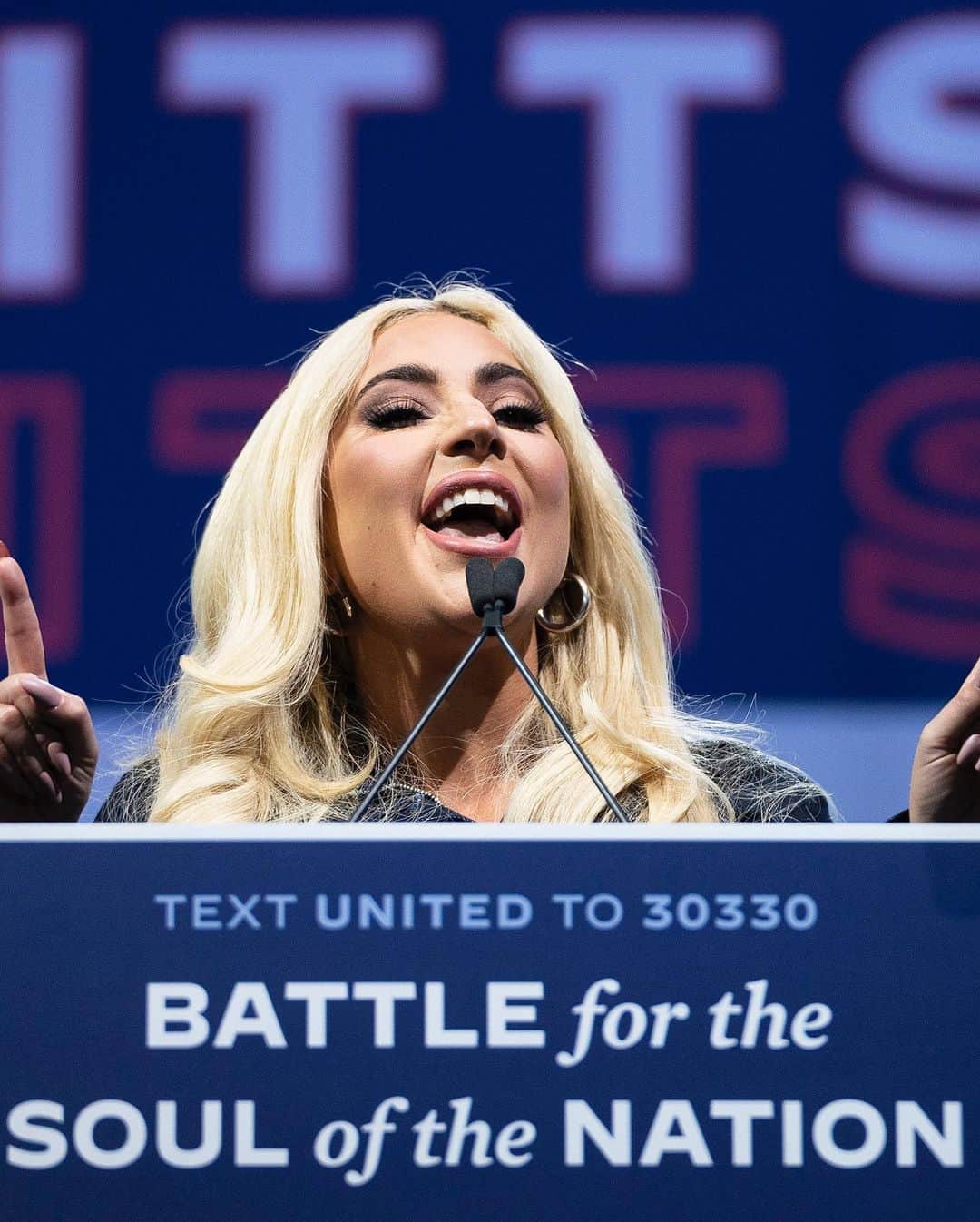 Just Jaredさんのインスタグラム写真 - (Just JaredInstagram)「@ladygaga speaks on stage at Joe Biden’s pre-election rally in Pittsburgh to urge people to vote Donald Trump out of office tomorrow. To watch the full speech, tap this photo at the LINK IN BIO. #LadyGaga #JoeBiden Photos: Getty」11月3日 10時26分 - justjared