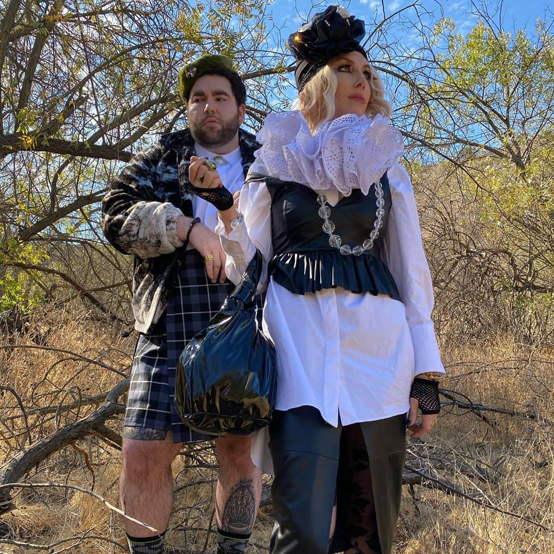 ウィットニー・カミングスさんのインスタグラム写真 - (ウィットニー・カミングスInstagram)「We didn’t want our Schitt’s Creek costumes to get lost in the onslaught of other Schitt’s Creek costumes on your feed so we were chic and waited a day. Also I forgot what day Halloween was because 2020 canceled time. Styled by the brilliant @nschneiderstyle make up @bentonrayy」11月3日 10時43分 - whitneycummings