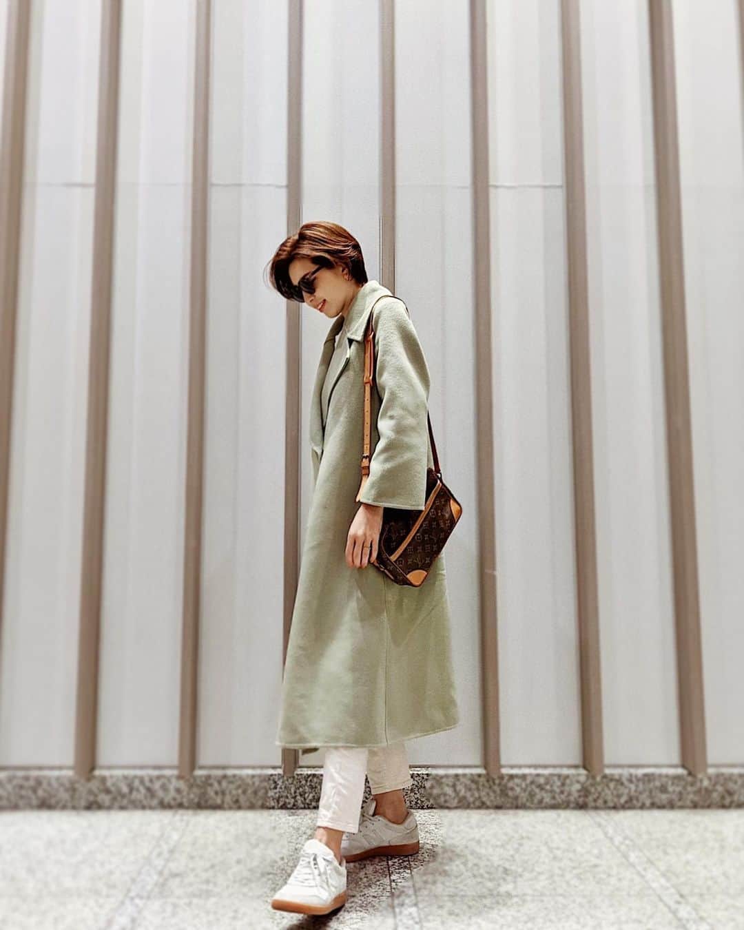 来夏さんのインスタグラム写真 - (来夏Instagram)「#💚 すっかり肌寒くなって コートの季節🌾 @amail_official  の優しいミントカラーの ロングコートは シンプルな服にぴったり✨ 丈が長めなのもお気に入り👍🏽 #amail #outfit #秋服 #ママコーデ」11月3日 10時43分 - rairairaika