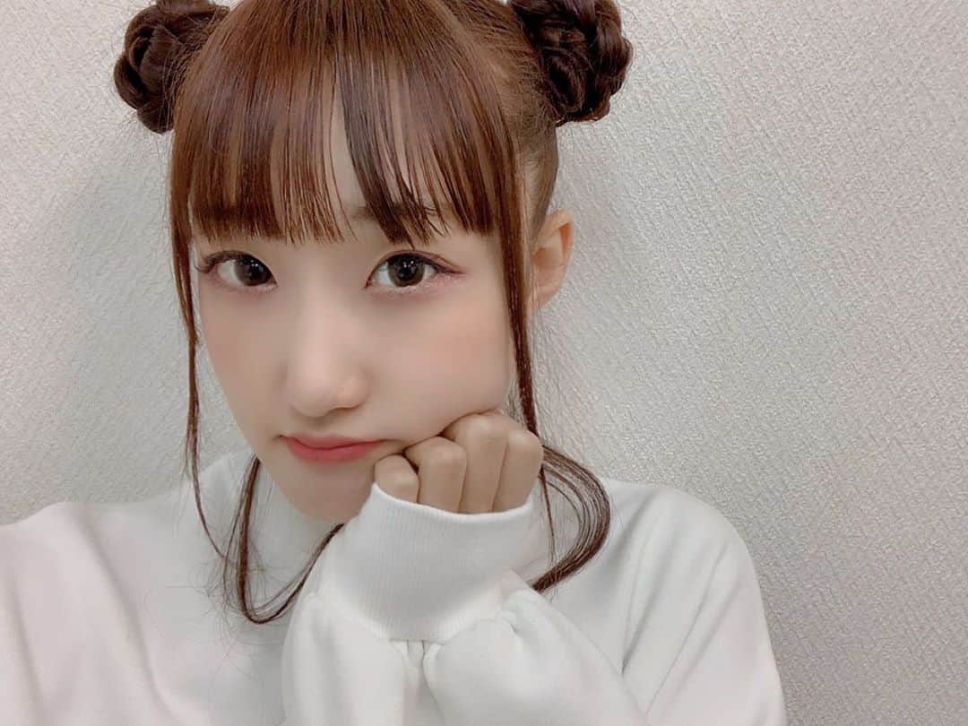 Dorothy Little Happyのインスタグラム：「久々のお団子ヘア🍡  またまたアップなお写真になっちゃいましたσ)>ω<*)ｲｲ?!  #お団子ヘア #ヘアアレンジ #可愛いポーズ #ドロシーリトルハッピー」