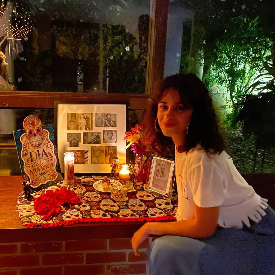 のインスタグラム：「dia de muertos. 💚💙🧡💛」