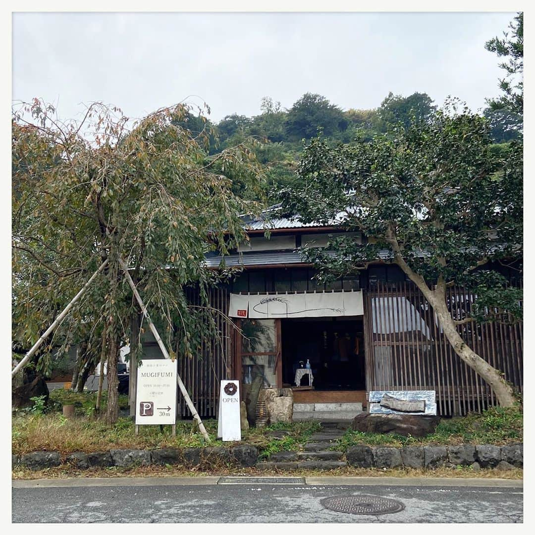 kumikoさんのインスタグラム写真 - (kumikoInstagram)「電車&徒歩でモーニング麦踏。 焼き立てのあんパン美味し過ぎる😆」11月3日 10時58分 - makudeco