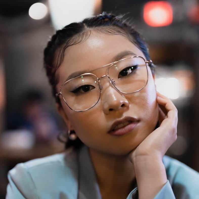 JINSのインスタグラム：「🍂 Fall Trend Spotlight 💡   Get the look! Featuring a double-bridge construction, this classic aviator look can compliment any outfit. They come in a lightweight metal or acetate for a more durable frame.」