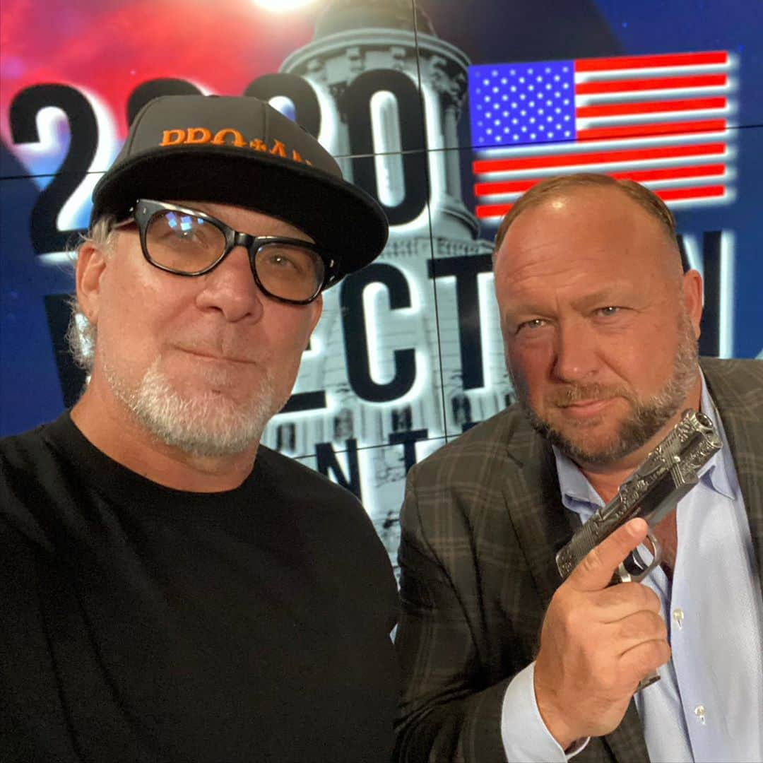 ウエストコーストチョッパーズさんのインスタグラム写真 - (ウエストコーストチョッパーズInstagram)「Election Eve tradition visit with my friend Alex Jones... #MAGA」11月3日 11時05分 - popeofwelding