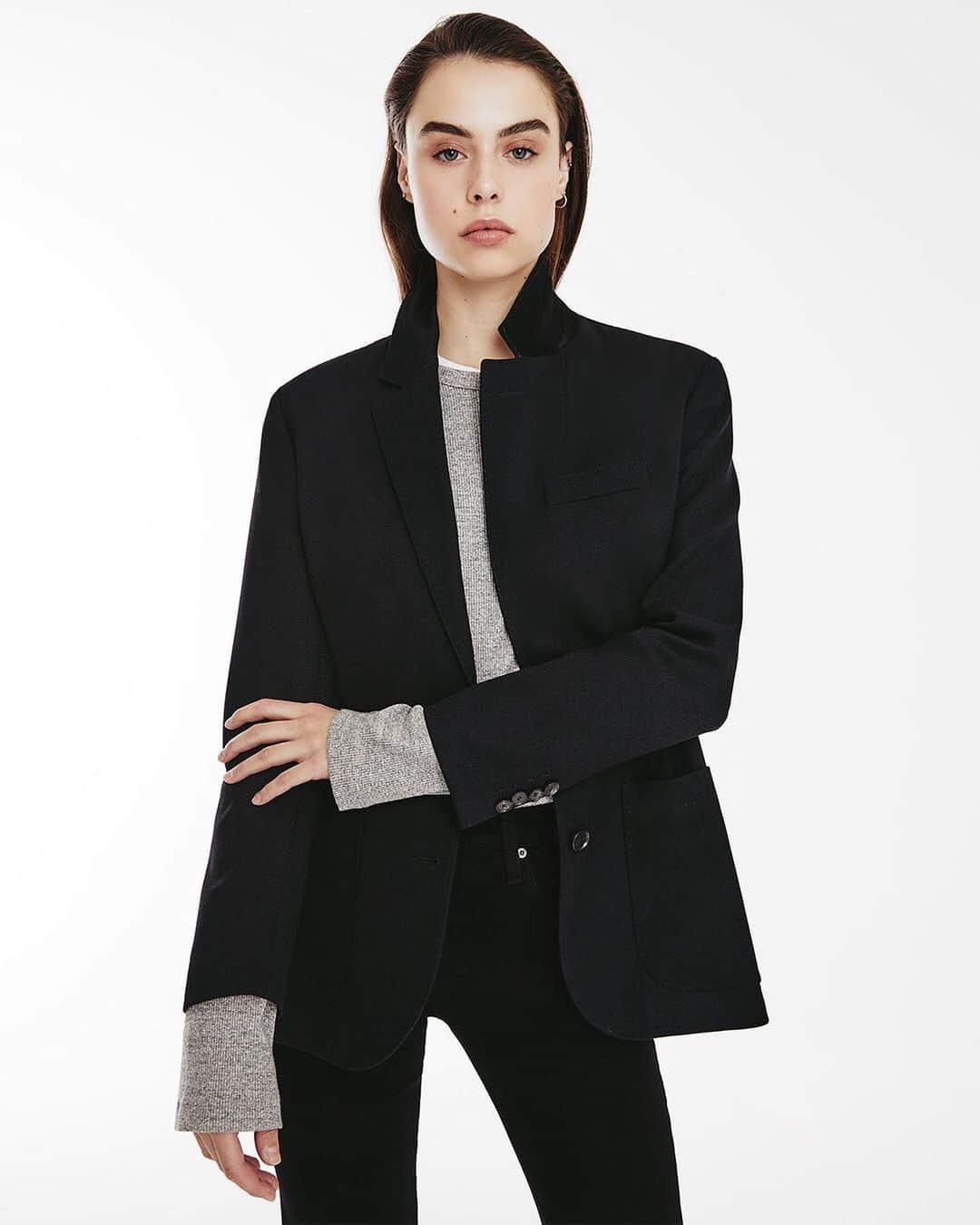 アドリアーノゴールドシュミットのインスタグラム：「They call it being a boss. The essential blazer for any movers and shakers, now available from our limited Made In Italy collection.  And if you haven't voted yet, get to it ✌️」