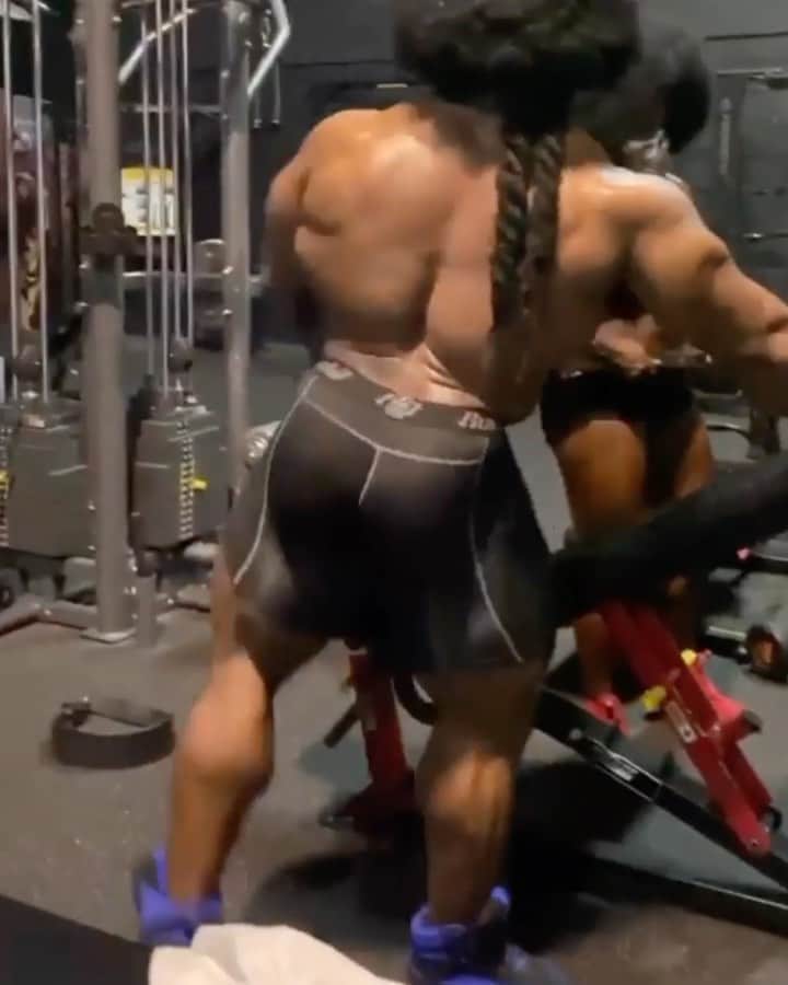カイ・グリーンのインスタグラム：「💪🏾1,000 REP WORKOUT 🚨Now Available on Trainwithkai.com  I give you the movements and show you the path. Only you may walk it. Prepare yourself, an arduous journey awaits.  🔥1000 REP WORKOUT 🗣Secrets To Massive Arms 💪🏾Bicep & Tricep Anatomy 📝Workouts Explained 📖27+ Detailed Pages」