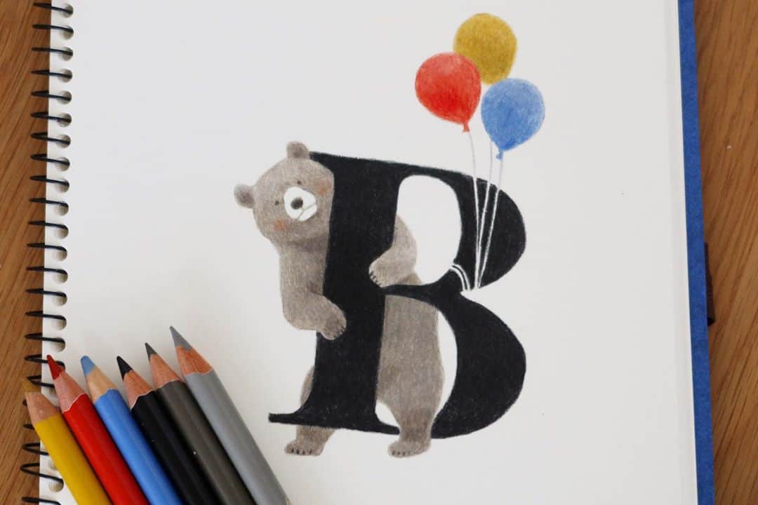 Tomoko Shintaniのインスタグラム：「Letters “B” 🐻🎈😊 . #letters #bear #balloon #holbeinartistscoloredpencil #karismacolorpencils」