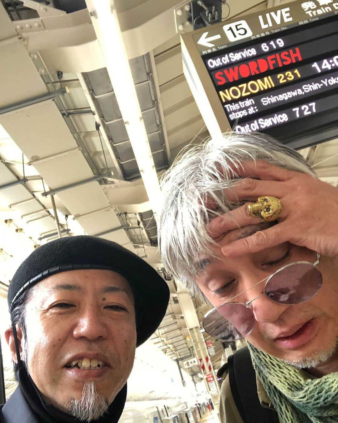 イマイアキノブさんのインスタグラム写真 - (イマイアキノブInstagram)「♣︎メカジキの悩み 年内 岐阜でのライブを計画中  #theswordfishstroubles  #メカジキの悩み #鈴木純也 #イマイアキノブ #imaiakinobu」11月3日 12時11分 - imaiakinobu