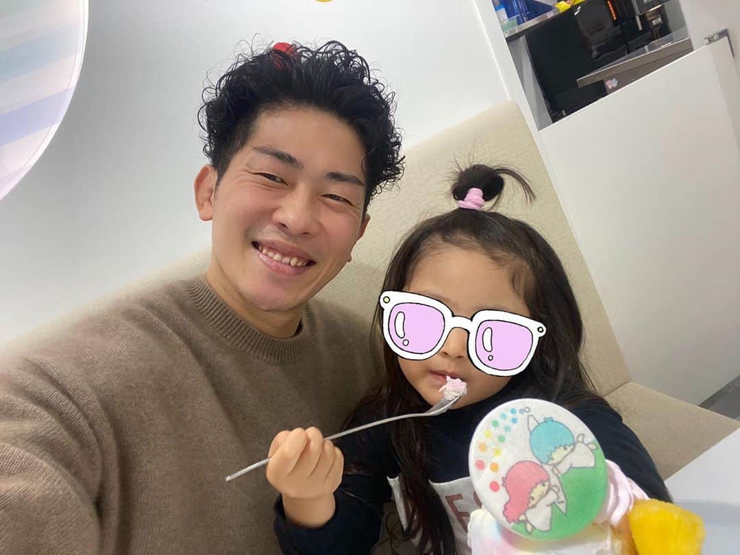 近藤千尋のインスタグラム：「TOAとデートしてくる❤️って 朝から可愛すぎるんですけど😂😂笑 赤ちゃんの時、二人でカフェ行くのが夢って言ってたもんね👨笑💓 皆様も素敵な休日を☺️☺️☺️」