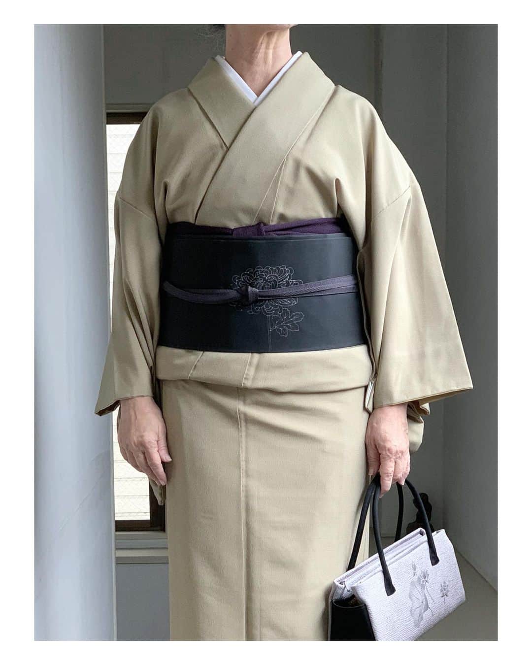 山崎陽子さんのインスタグラム写真 - (山崎陽子Instagram)「文化の日。 義父の三回忌。一つ紋の江戸小紋に喪の帯で。 #kimono #法事の着物 #江戸小紋 #きもの英  #喪の帯 #あら船」11月3日 12時26分 - yhyamasaki
