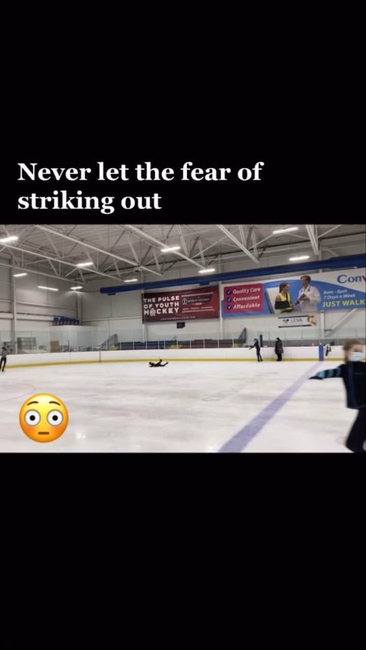 長洲未来のインスタグラム：「Me with my mini-me ♥️  Sharing her journey in case you were wondering how many falls figure skaters take before they learn how to consistently land a jump.....194836365161883 times. 😭🤔⛸」