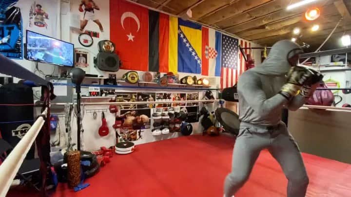 デイミアン・リラードのインスタグラム：「Same play 2X a day... lift/conditioning/boxing/ court work ... 💯」