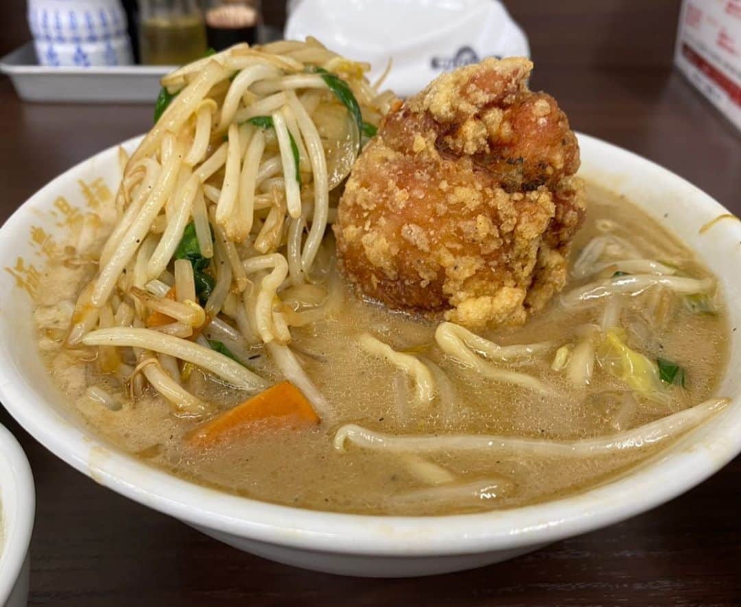 野田すみれさんのインスタグラム写真 - (野田すみれInstagram)「お昼。 むしょうにラーメン食べたくなり 濃厚湯麺キントンのタンメン野菜たっぷり🍜 濃厚スープやや太麺のマッチ最高だよっ 今から消費しよ 食べたら動く•動いたらたべる👌 これを 座右の銘にしております笑 おなかいっぱい #最近食欲すごい」11月3日 12時29分 - sumire0208