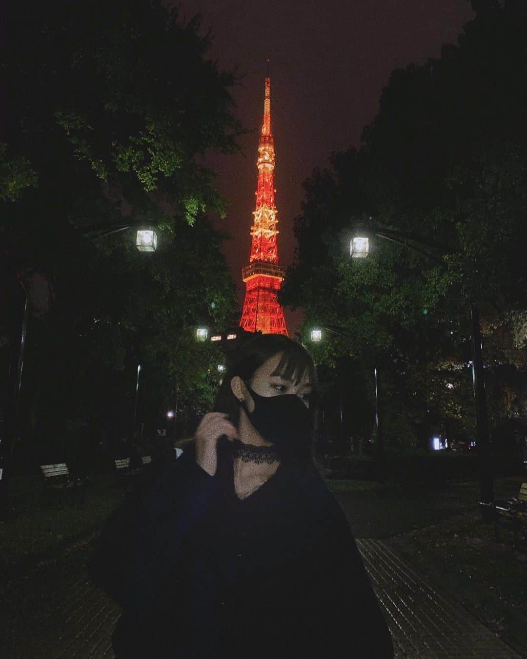 澤田桃佳さんのインスタグラム写真 - (澤田桃佳Instagram)「🗼☂️ 東京タワーを見るといつもテンション上がる！！！ステキ . . . . . . 　#東京タワー　#tokyotower #雨の日コーデ #雨 #Night #お散歩 #芝公園」11月3日 12時29分 - sawadamomoka