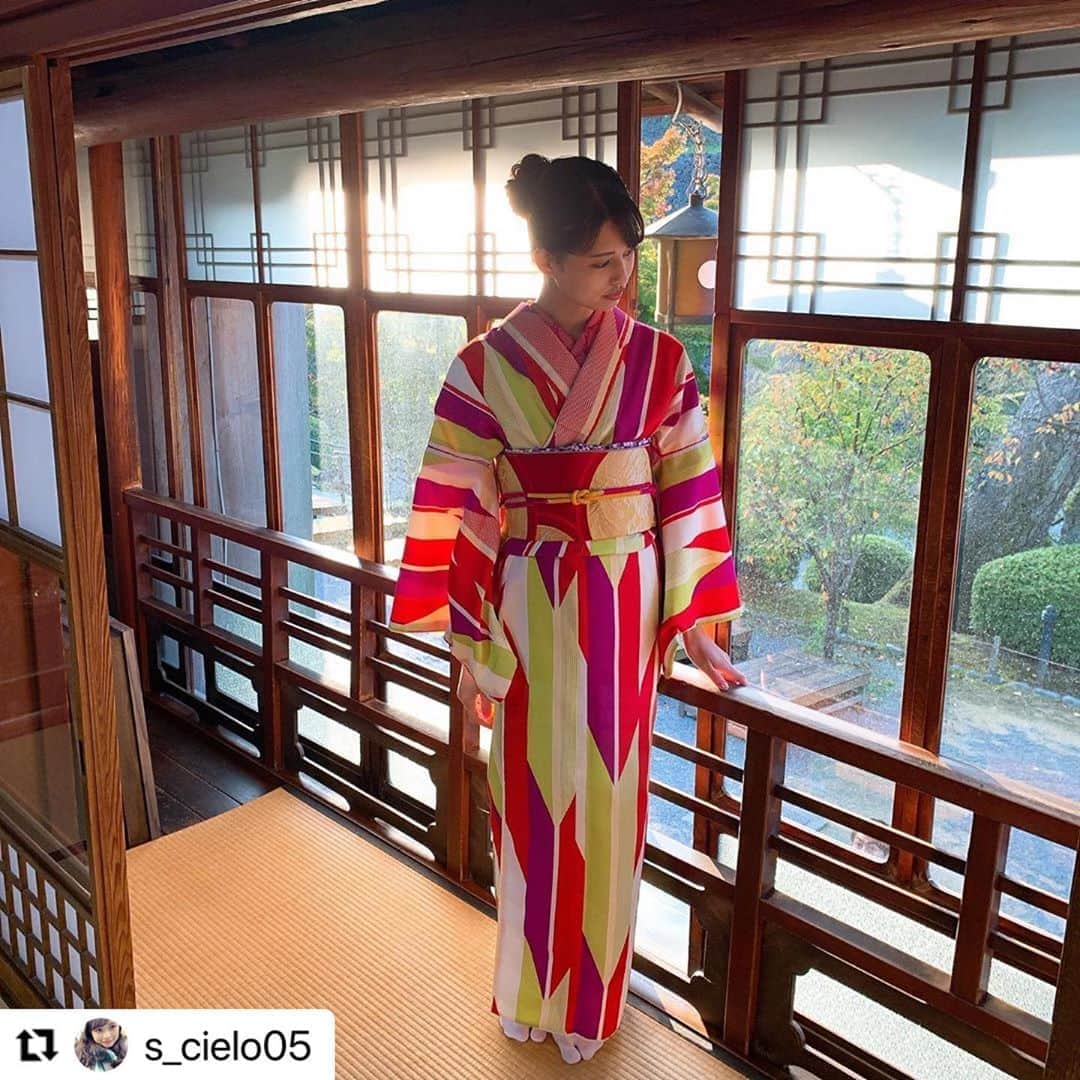 金沢着物レンタルshop心結〜kokoyui〜のインスタグラム：「素敵なお写真ありがとうございます😃💕 . シェアさせて頂きます😊❣️ . ⚫︎金沢駅前 着物レンタル心結(ここゆい)  ⚫︎営業時間 : 9:00〜18:00 ⚫︎address : 金沢市本町1-3-39 ⚫︎tell : 076-221-7799 ⚫︎金沢駅から徒歩5分  ⚫︎コインパーキング補助あり  心結の着物一覧▶@kokoyui_kimono 振袖や袴はこちら▶@kokoyui_furisode 七五三やお子さんの着物はこちら▶@kokoyui753 . #着物ヘア #ヘアセット #和服 #着物 #着物コーディネート #きもの #着物女子 #着物男子」