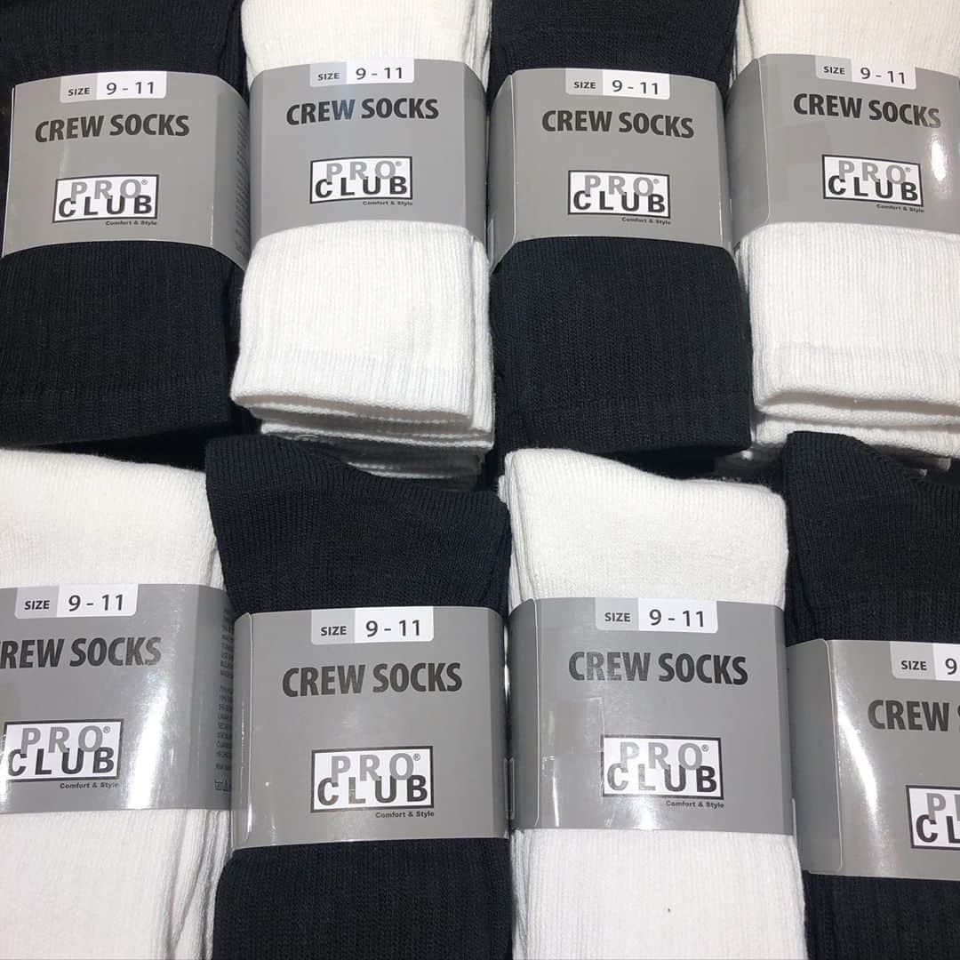 GROW AROUNDさんのインスタグラム写真 - (GROW AROUNDInstagram)「⚪️PRO CLUB⚫️ . . 定番のCREW SOCKSが再入荷してます‼️‼️ . しっかりとした肉厚で丈夫な生地に、程良い伸縮素材によって快適な履き心地を実現。 . 独自の編み方で通気性を確保し、フィット性を高めています。 . ●76% COMBED COTTON 19% SPANDEX 5% RUBBER THREAD . ¥ 2,200- (tax in) . . #proclub #growaround #growaroundyokohama #growaroundbayside」11月3日 12時45分 - growaround