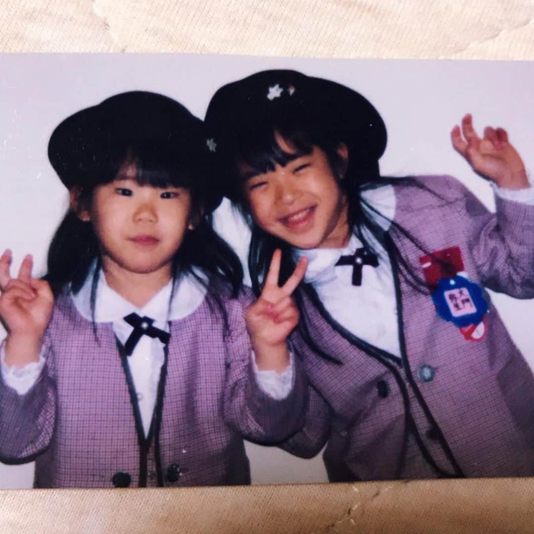 大門弥生のインスタグラム：「生まれた時から大門弥生😗✌️ #妹と私」