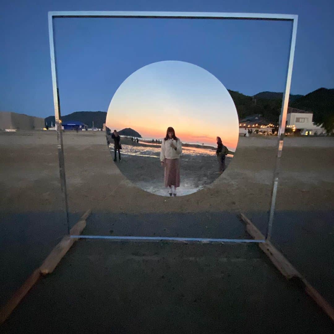 白石小百合さんのインスタグラム写真 - (白石小百合Instagram)「. The sunset of the full moon is setting...🥰 #chichibugahama #kagawa #sunset #beautiful #japan #liveperformance #tetsuyakomuro #artfestival #kickoff」11月3日 12時43分 - sayurishirais