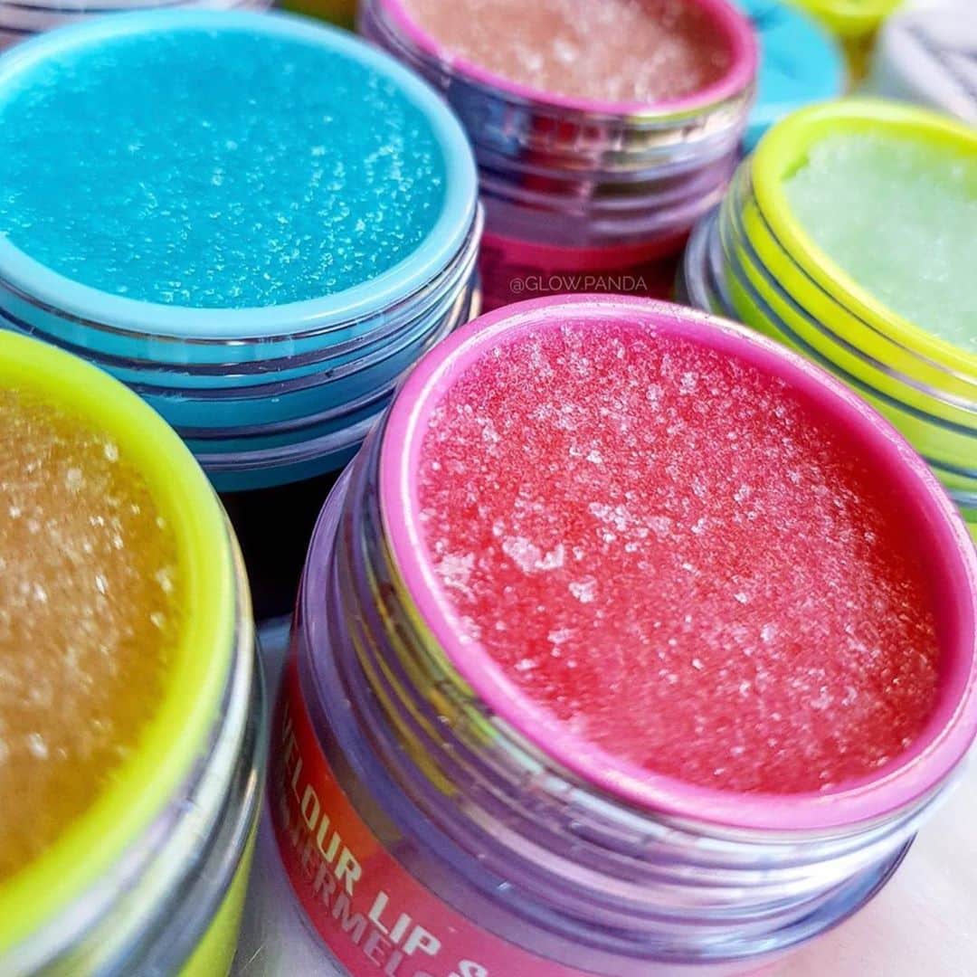 Jeffree Star Cosmeticsさんのインスタグラム写真 - (Jeffree Star CosmeticsInstagram)「Use our delicious sugar-based lip scrubs before applying any lipstick or liquid lipstick to get the perfect lip application 💋 Photo by: @glow.panda   #jeffreestarcosmetics」11月3日 13時00分 - jeffreestarcosmetics