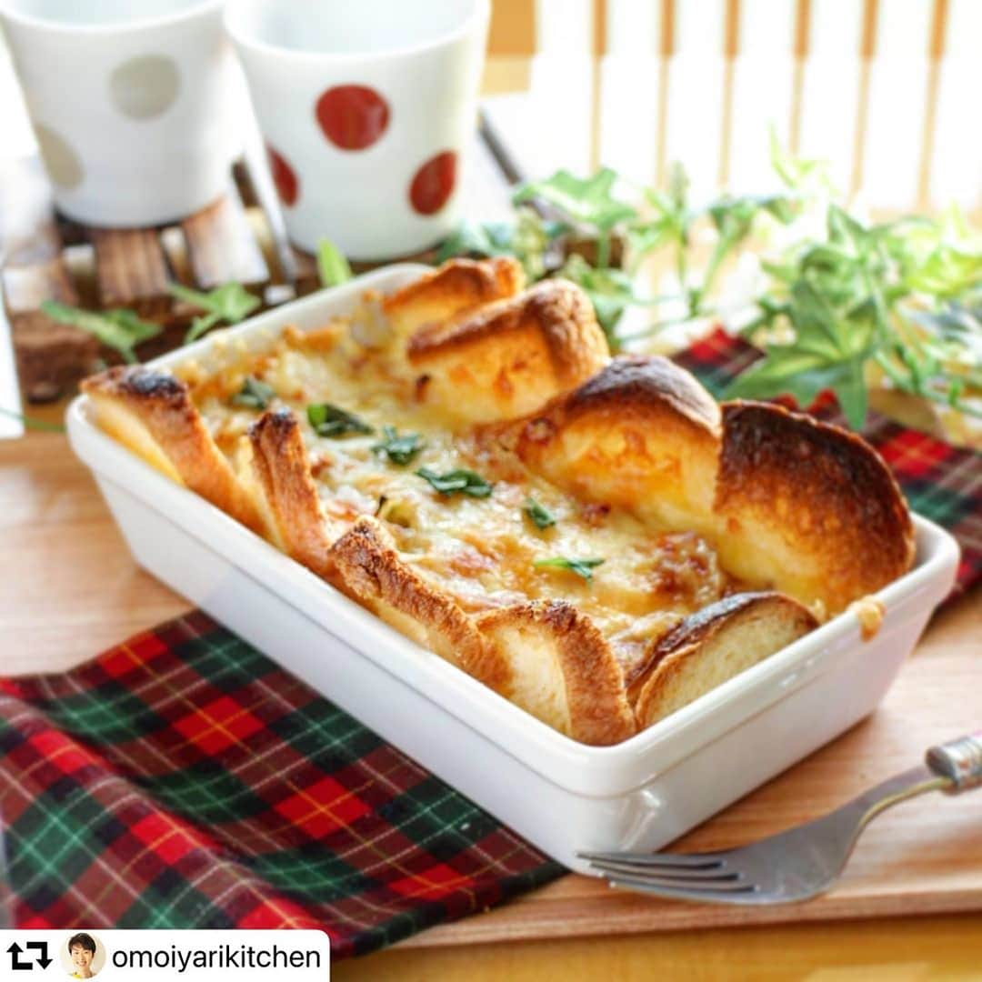 クスパさんのインスタグラム写真 - (クスパInstagram)「#repost @omoiyarikitchen ・・・ 【11月キッズ試作】 今週末から11月のクリスマスレッスンが始まります🎅 ・ ・ 10月のレッスンが31日に終わったばかりでバタバタと 試作&調整を始めました🏃‍♀️💨 ・ ・ ・ この調整が以外と難しい ・ ・ 作りやすい手順、 ボリューム、何を切って、計量してもらうか、 レッスン延長しないように➰ ・ ・ 大人のレッスン、パンレッスンの調整もあるので 間に合うか～⁉️ ・ ・ テーブルセッティングもまだ手付かず あはは～😅 ・ ・ ・ 楽しみにしてくださっている皆さんを がっかりさせたくないわぁ💨 ・ ・ 楽しみながら頑張ろー ・ ・ picは パンキッシュです ・ ・  #omoiyarikitchen  #クスパ公認インスタアンバサダー  #クスパ登録教室 #レッスン募集中 #子供習い事 # #キッズ教室 #自宅教室 #ごちそうごはん#テーブルコーディネート  #吉祥寺 #国分寺 #立川 #クスパ  #table #習い事 #大人の習い事  #おもてなし料理 #クリスマスレッスン #クリスマス  #bread  #キッシュ # #家庭料理　 #小金井 #小平  #府中 #幼児教室 #時短料理」11月3日 13時06分 - cookingschoolpark