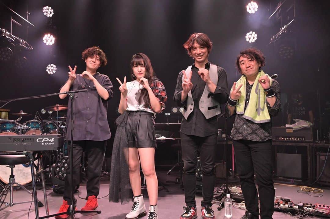 JUNNAのインスタグラム：「1部、2部、見てくださってありがとうございました〜〜〜🙏🏻  すごくすごく幸せな時間を過ごせました。これからもたくさんみんなに歌を届けていきます。🎤」