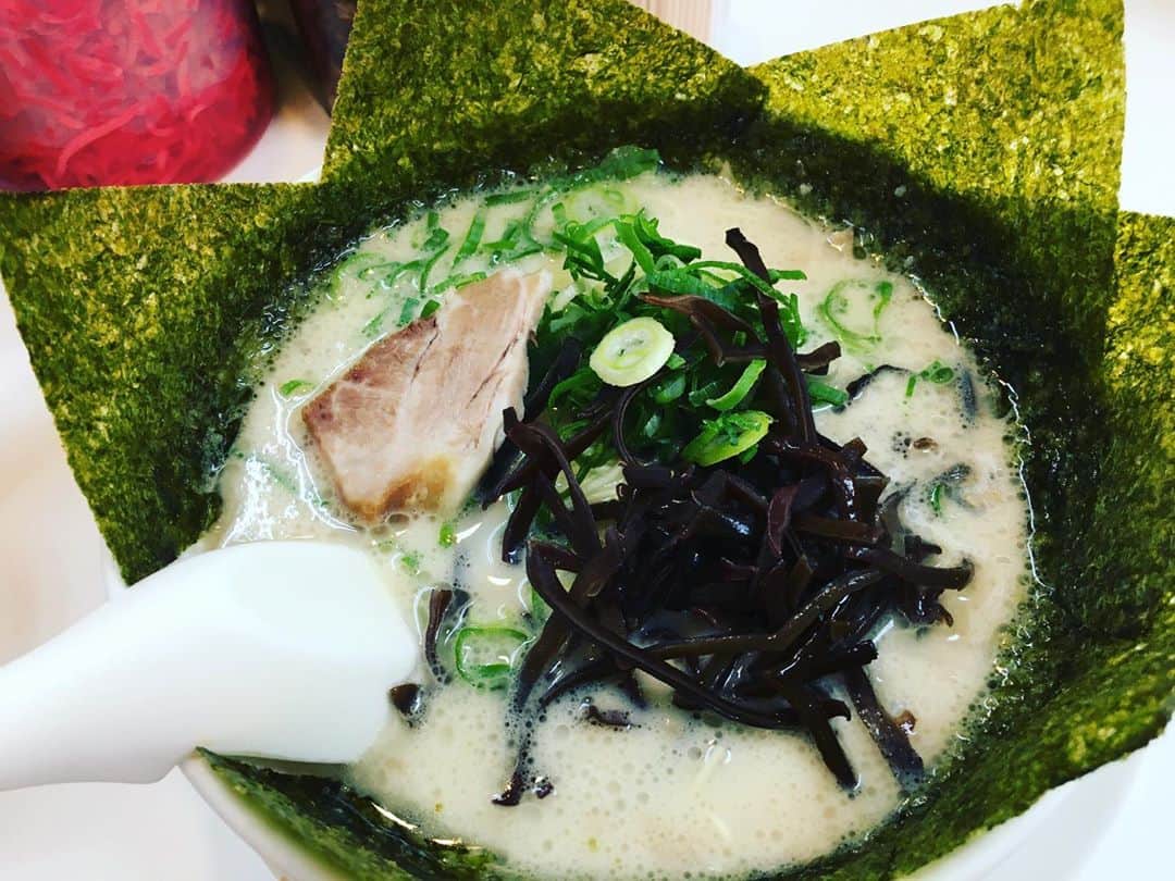 佐藤仁美さんのインスタグラム写真 - (佐藤仁美Instagram)「博多天神。  高校生の時から食べてた  初めての1人ラーメンは 博多天神  たまに食べたくなるのよね  うまし  #博多天神 #海苔ラーメン #あの高菜は神  尚弥くん！！ おめでとう！！ すごい！ すごすぎるぜ！！！  #井上尚弥　くん」11月3日 13時28分 - sato.hitomi.19791010