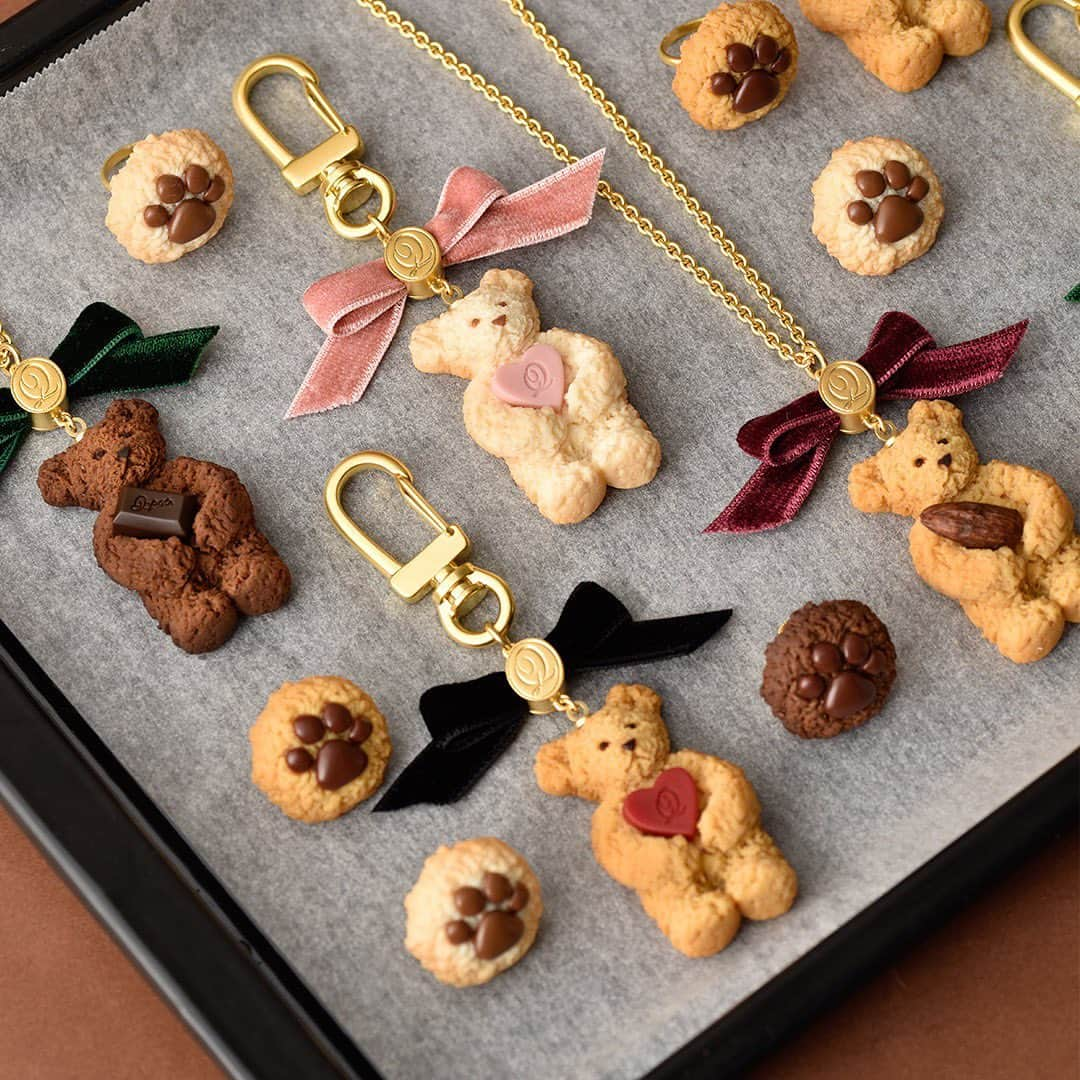 キューポットさんのインスタグラム写真 - (キューポットInstagram)「🎉  【NEW】 Teddy Bear Cookie Collection🧸♥  Too cute to handle! Lovely bears turn into the accessory. Maple, Milk, Chocolate flavored Teddy Bear Cookies just arrived. ✨  Santa Claus baked them for you? Find your favorite one♥  #qpot #qpotaccessory #qpotaccessories #madeinjapan #fall #autumn #autumnsweets #autumndesserts #justbaked #bakedsweets #teddybearcookie #bearcookie #kuma #holiday #holidaycollection」11月3日 13時24分 - press_qpot_international